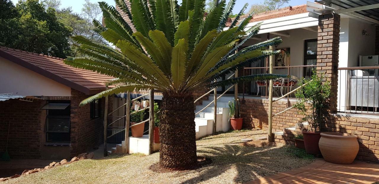 House Mulberry Guesthouse Pretoria-Noord エクステリア 写真